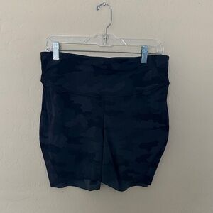 Base pace hr shorts size 12 black/grey camo